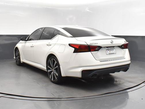 2022 Nissan Altima SR FWD