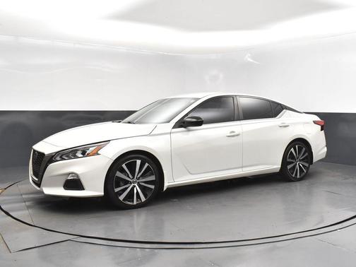 2022 Nissan Altima SR FWD