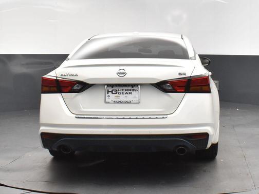 2022 Nissan Altima SR FWD