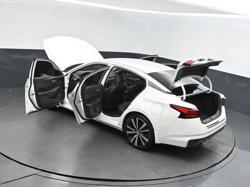 2022 Nissan Altima SR FWD