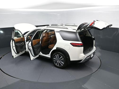 2022 Nissan Pathfinder Platinum 2WD