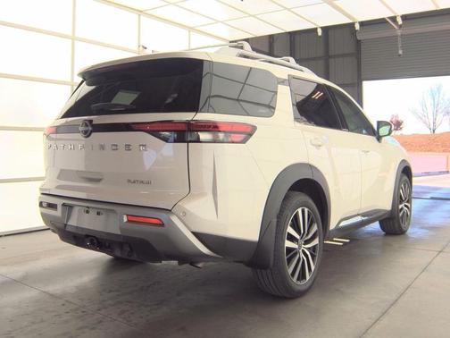 2024 Nissan Pathfinder Platinum FWD