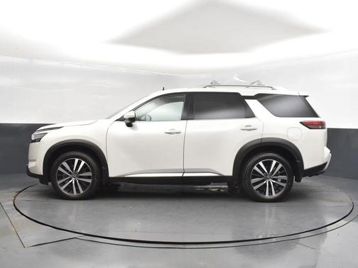 2024 Nissan Pathfinder Platinum FWD