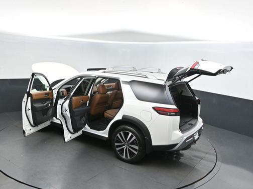 2024 Nissan Pathfinder Platinum FWD