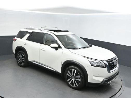 2024 Nissan Pathfinder Platinum FWD