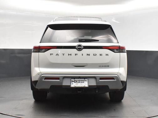 2024 Nissan Pathfinder Platinum FWD