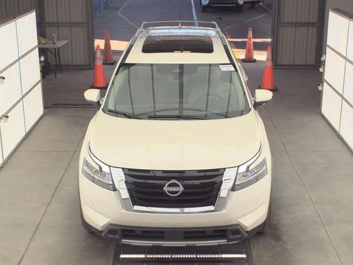 2024 Nissan Pathfinder Platinum FWD