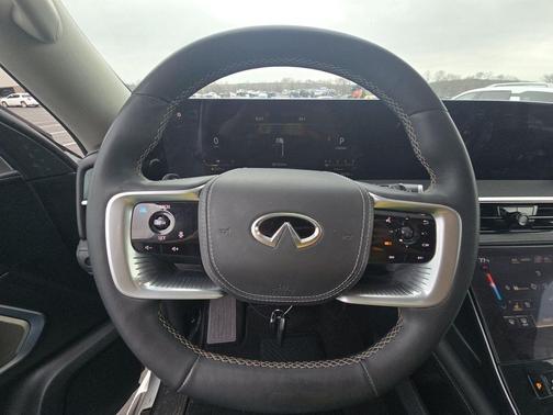 2025 INFINITI QX80 SENSORY AWD