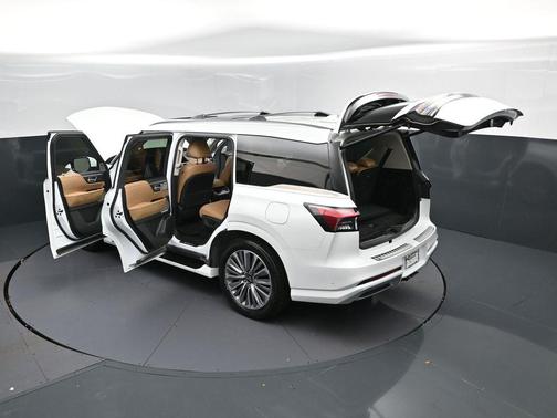 2025 INFINITI QX80 SENSORY AWD