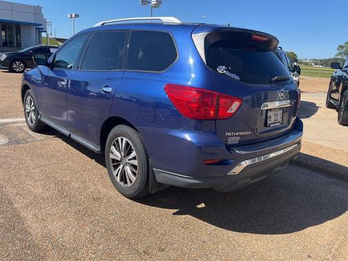 2017 Nissan Pathfinder SL
