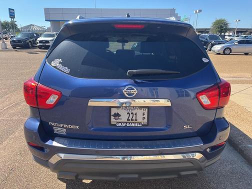 2017 Nissan Pathfinder SL