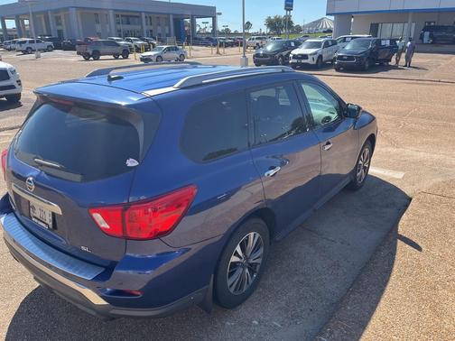 2017 Nissan Pathfinder SL