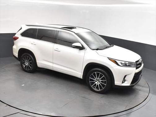2017 Toyota Highlander SE