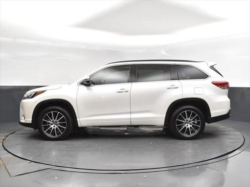 2017 Toyota Highlander SE