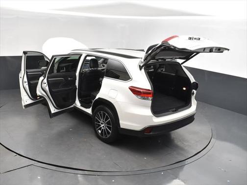 2017 Toyota Highlander SE