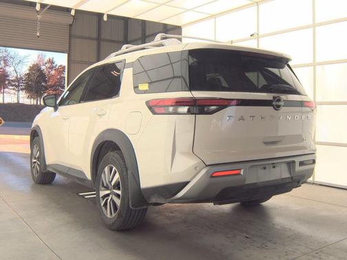 2024 Nissan Pathfinder SL FWD