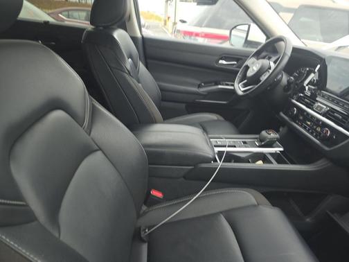 2024 Nissan Pathfinder SL FWD