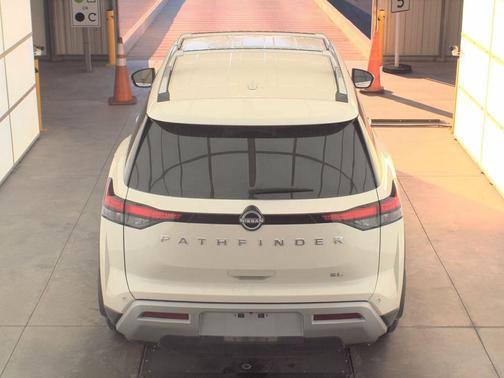 2024 Nissan Pathfinder SL FWD