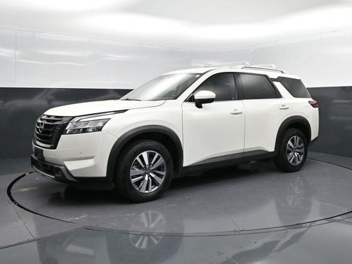2023 Nissan Pathfinder SL FWD
