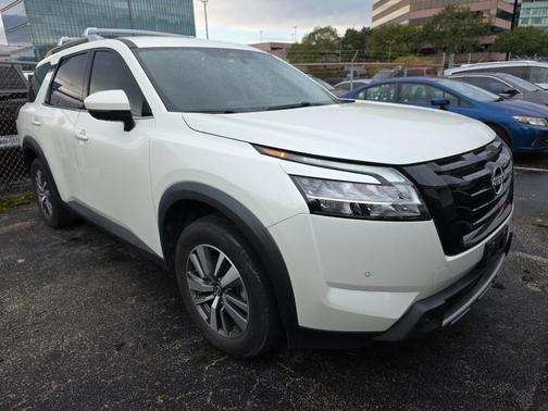 2023 Nissan Pathfinder SL FWD