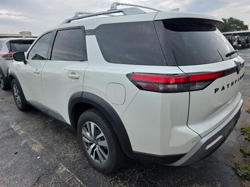 2023 Nissan Pathfinder SL FWD
