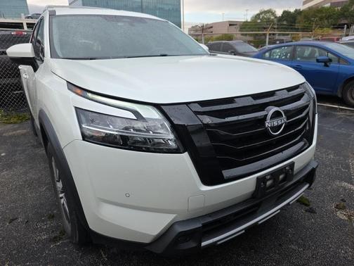 2023 Nissan Pathfinder SL FWD