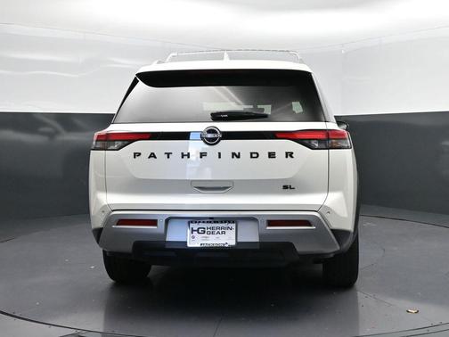 2023 Nissan Pathfinder SL FWD