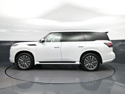 Radiant White 2026 INFINITI QX80 Luxe