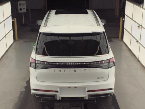 2025 INFINITI QX80 Luxe