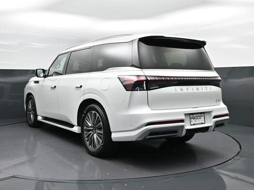 2025 INFINITI QX80 Luxe