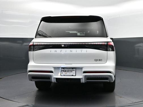 2025 INFINITI QX80 Luxe