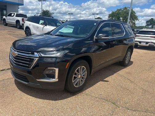 Mosaic Black Metallic 2024 Chevrolet Traverse LT Cloth