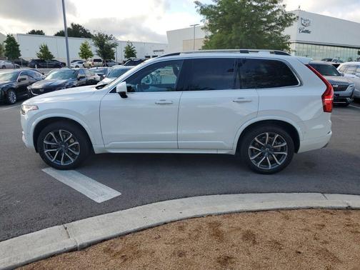 2018 Volvo XC90 T6 Momentum
