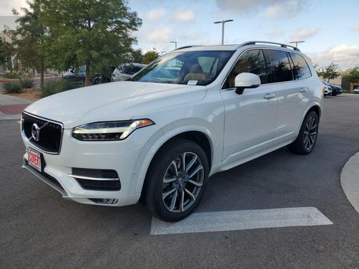 2018 Volvo XC90 T6 Momentum