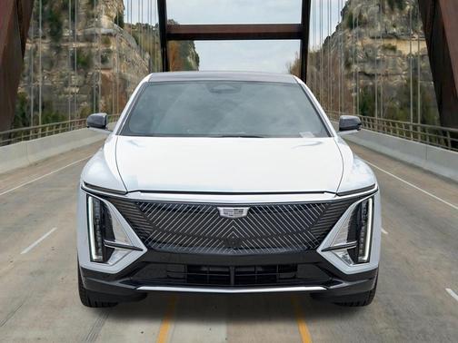 Vibrant White Tricoat 2026 Cadillac LYRIQ Luxury
