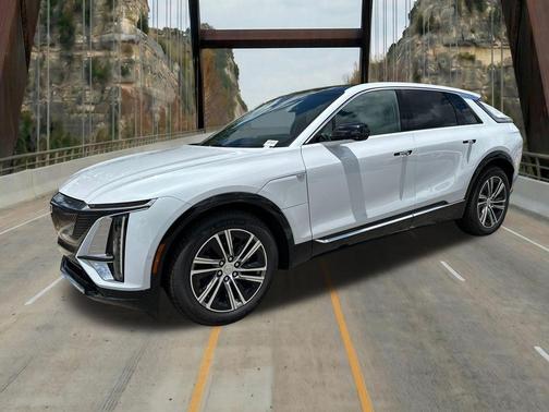 Vibrant White Tricoat 2026 Cadillac LYRIQ Luxury