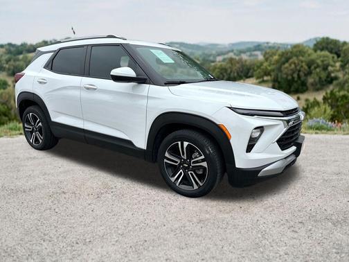 Summit White 2024 Chevrolet Trailblazer LT