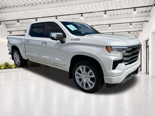 Iridescent Pearl Tricoat 2024 Chevrolet Silverado 1500 High Country