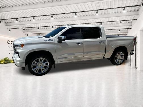 Iridescent Pearl Tricoat 2024 Chevrolet Silverado 1500 High Country