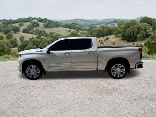 Iridescent Pearl Tricoat 2024 Chevrolet Silverado 1500 High Country