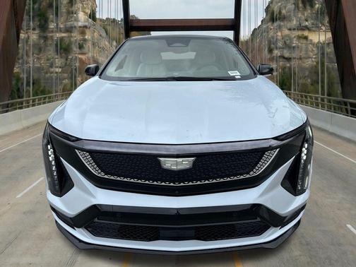 Vibrant White Tricoat 2026 Cadillac OPTIQ V-Series