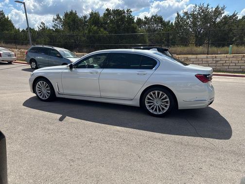 2020 BMW 740 740i