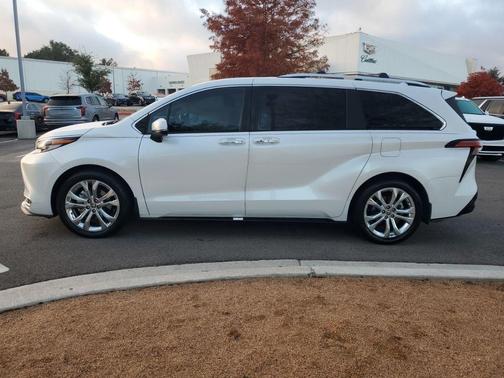 2023 Toyota Sienna Platinum 7 Passenger