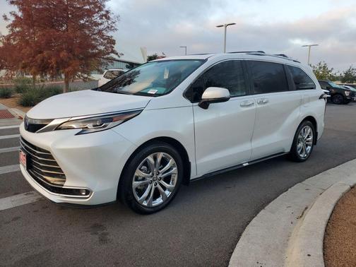 2023 Toyota Sienna Platinum 7 Passenger