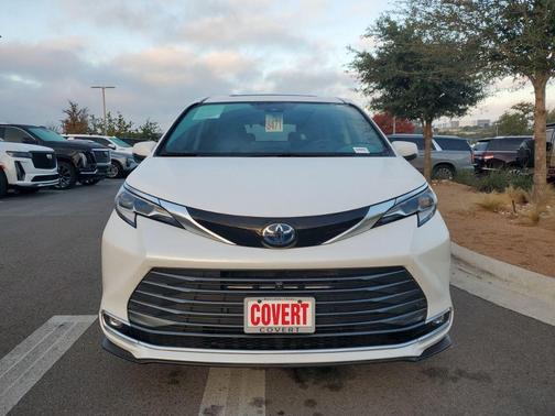 2023 Toyota Sienna Platinum 7 Passenger