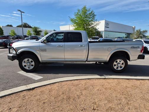 Bright Silver Metallic Clearcoat 2018 RAM 2500 Laramie Crew Cab 4x4 8' Box