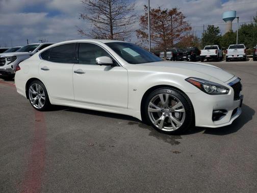 2018 INFINITI Q70 3.7 LUXE