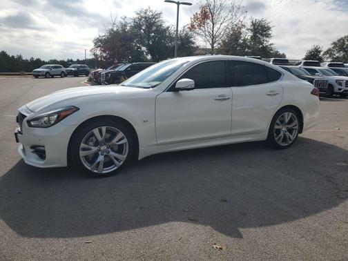 2018 INFINITI Q70 3.7 LUXE