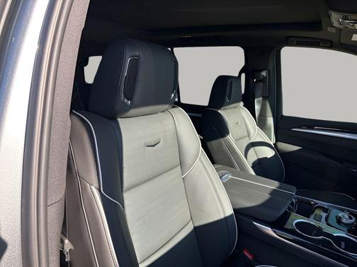 Argent Silver Metallic 2026 Cadillac Escalade Sport