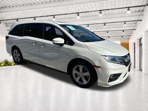 White Diamond Pearl 2019 Honda Odyssey EX-L